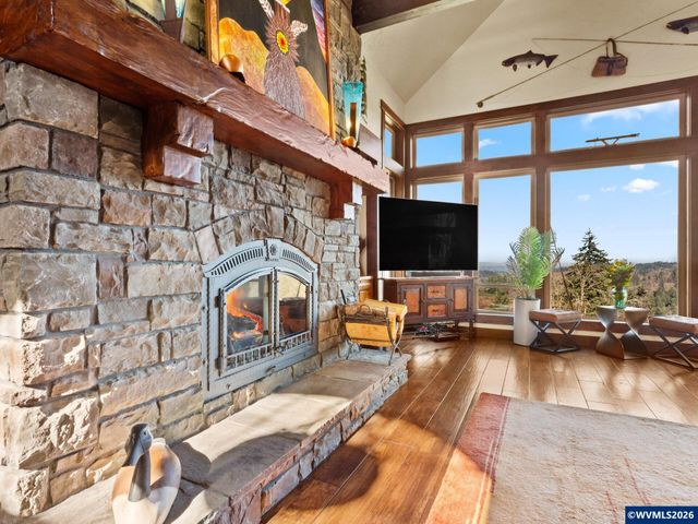 7118 Grandview Av, Scotts Mills, OR 97375