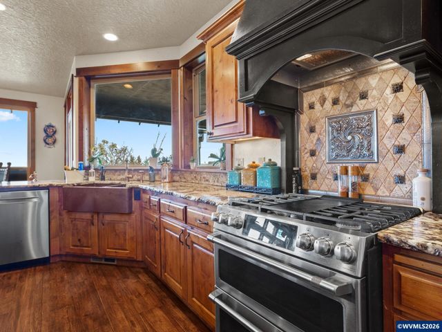 7118 Grandview Av, Scotts Mills, OR 97375