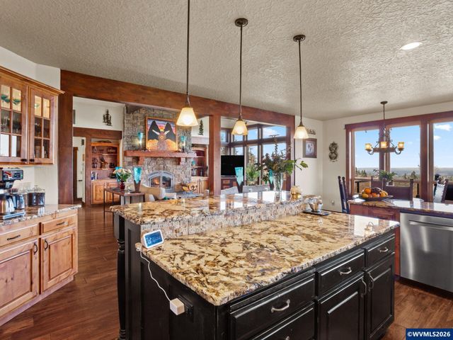 7118 Grandview Av, Scotts Mills, OR 97375