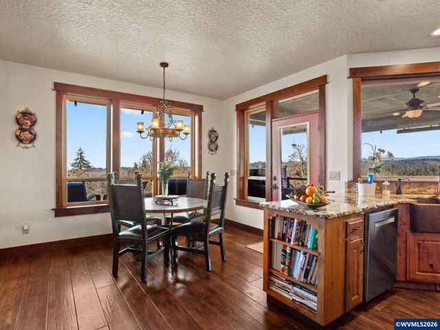 7118 Grandview Av, Scotts Mills, OR 97375