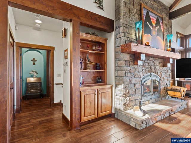 7118 Grandview Av, Scotts Mills, OR 97375