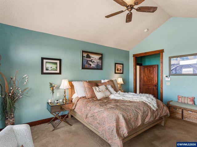 7118 Grandview Av, Scotts Mills, OR 97375