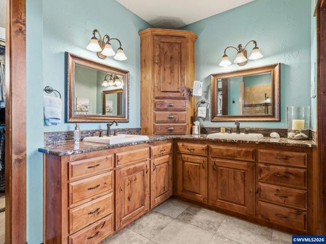 7118 Grandview Av, Scotts Mills, OR 97375