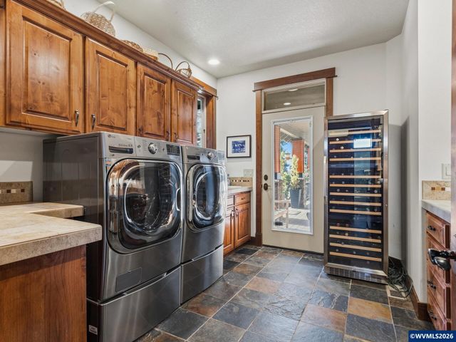 7118 Grandview Av, Scotts Mills, OR 97375