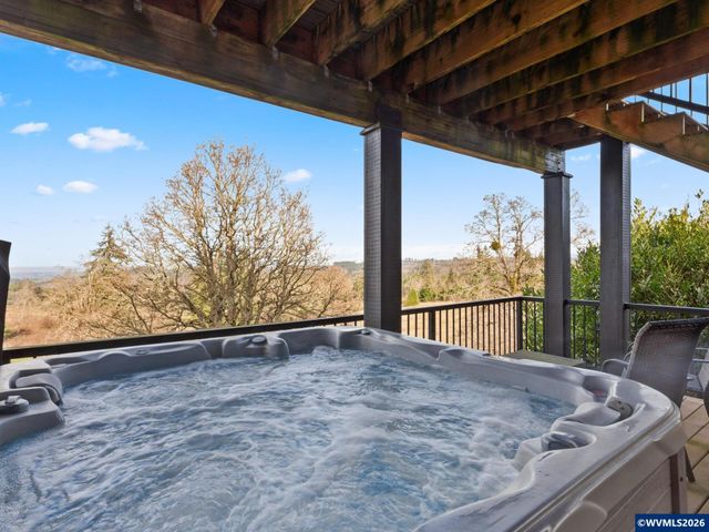 7118 Grandview Av, Scotts Mills, OR 97375