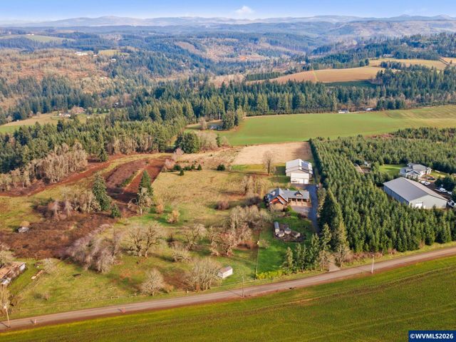 7118 Grandview Av, Scotts Mills, OR 97375