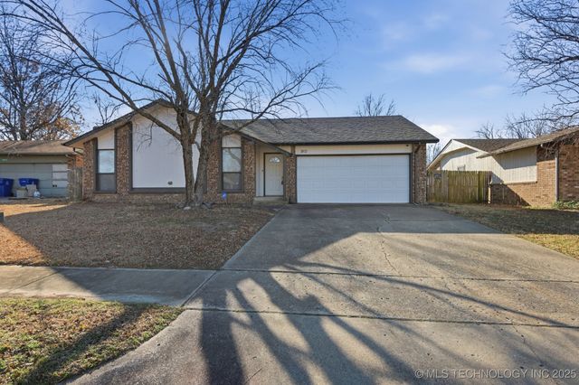 1811 W Ithica Street, Broken Arrow, OK 74012