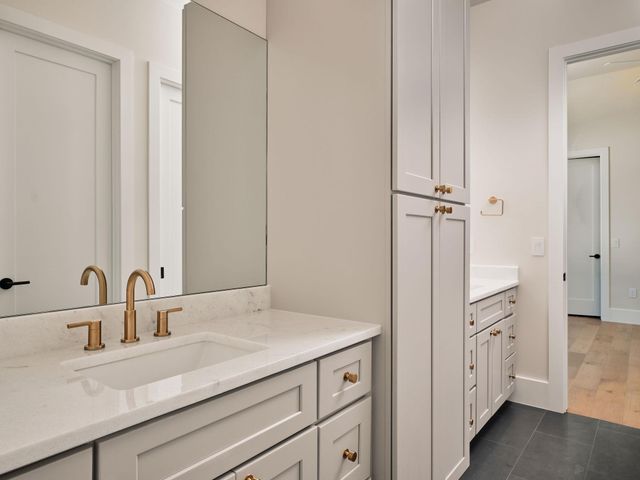 1300 Saddlebrook Canyon CT, Spicewood, TX 78669