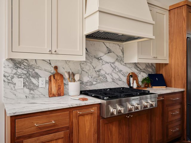 1300 Saddlebrook Canyon CT, Spicewood, TX 78669
