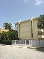 5839 SW 74th Terrace 203, South Miami, FL 33143