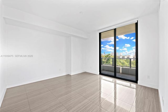 2960 NE 207th St 817, Aventura, FL 33180