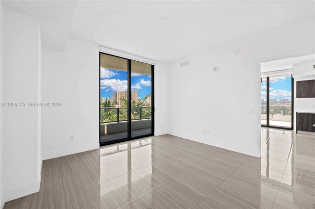 2960 NE 207th St 817, Aventura, FL 33180