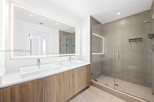 2960 NE 207th St 817, Aventura, FL 33180