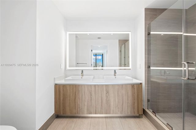 2960 NE 207th St 817, Aventura, FL 33180