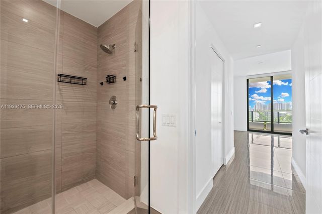 2960 NE 207th St 817, Aventura, FL 33180