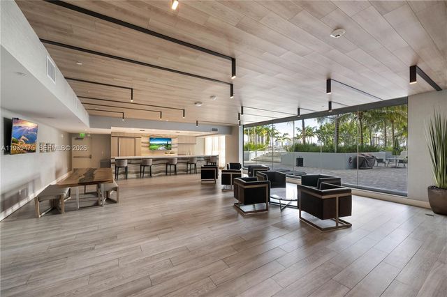 2960 NE 207th St 817, Aventura, FL 33180