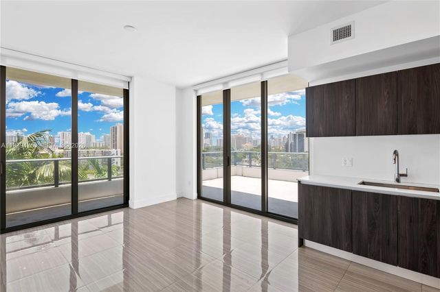 2960 NE 207th St 817, Aventura, FL 33180