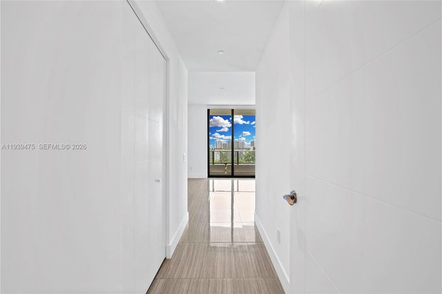 2960 NE 207th St 817, Aventura, FL 33180