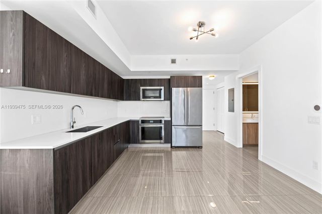 2960 NE 207th St 817, Aventura, FL 33180