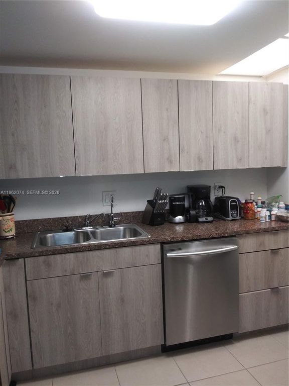 4172 Inverrary Drive 310, Lauderhill, FL 33319