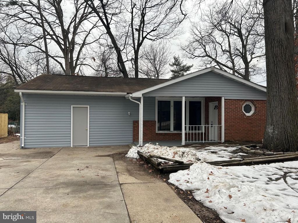 8009 WOODHOLME CIR, Pasadena, MD 21122