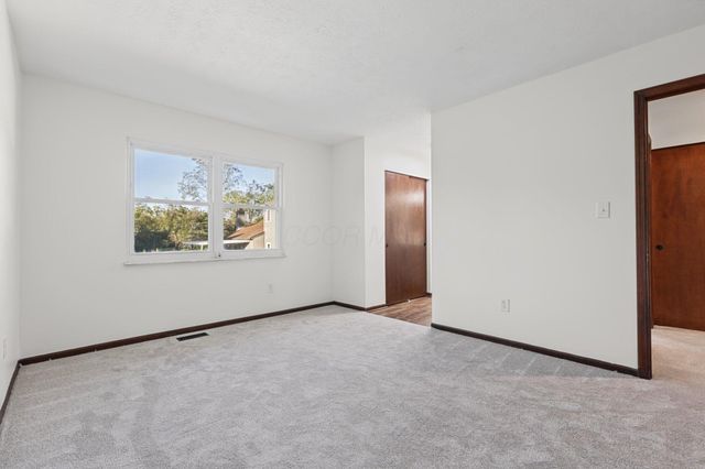 2050 Willow Run Road, Grove City, OH 43123