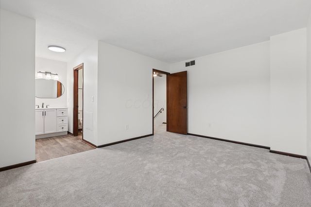 2050 Willow Run Road, Grove City, OH 43123