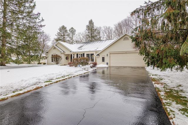 47 Falcon Trail, Pittsford, NY 14534