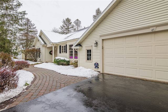 47 Falcon Trail, Pittsford, NY 14534