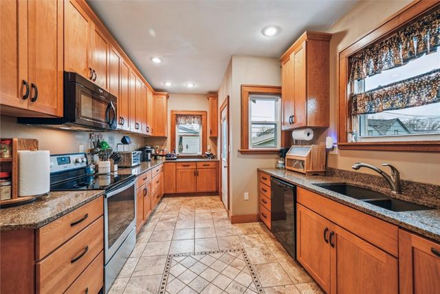 716 F Avenue NW, Cedar Rapids, IA 52405