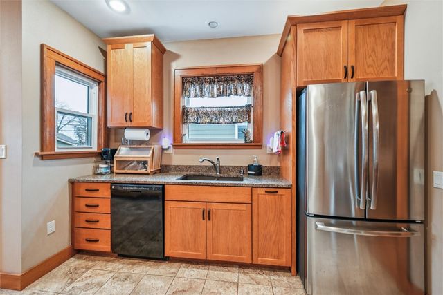 716 F Avenue NW, Cedar Rapids, IA 52405