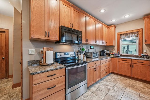 716 F Avenue NW, Cedar Rapids, IA 52405