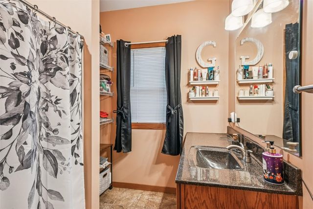 716 F Avenue NW, Cedar Rapids, IA 52405