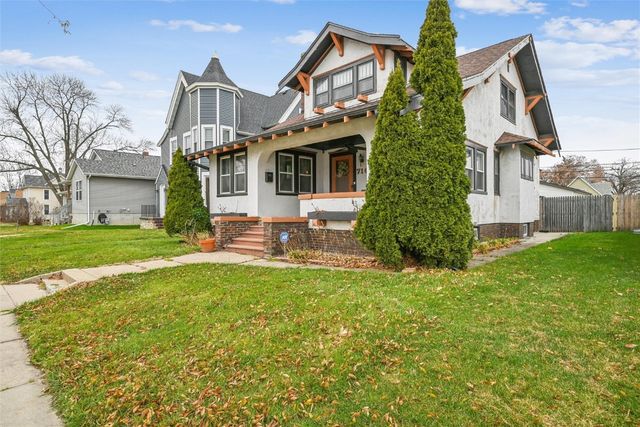 716 F Avenue NW, Cedar Rapids, IA 52405