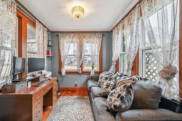 716 F Avenue NW, Cedar Rapids, IA 52405