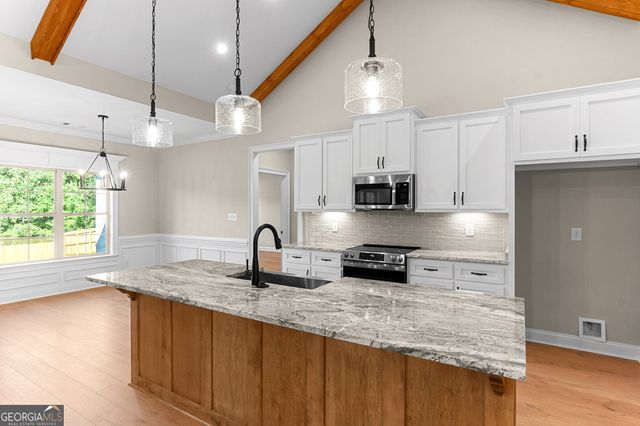 212 Golden Chestnut Bend, Bonaire, GA 31005