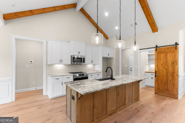 212 Golden Chestnut Bend, Bonaire, GA 31005