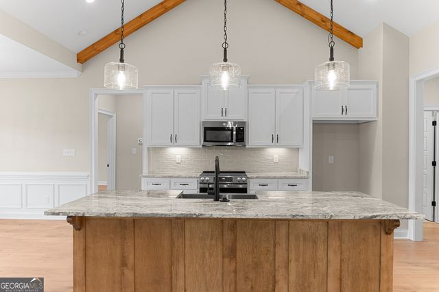 212 Golden Chestnut Bend, Bonaire, GA 31005