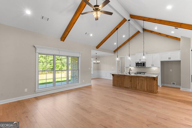 212 Golden Chestnut Bend, Bonaire, GA 31005