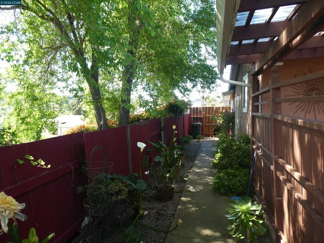 2908 Sargent Ave, San Pablo, CA 94806