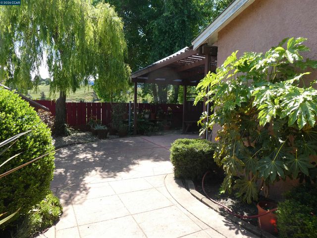 2908 Sargent Ave, San Pablo, CA 94806