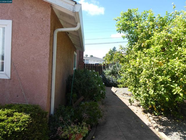 2908 Sargent Ave, San Pablo, CA 94806