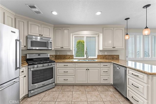 40361 Via Amapola, Murrieta, CA 92562