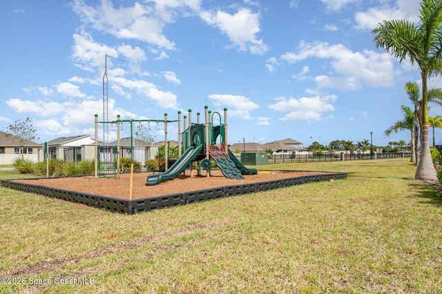 2352 Carrick Street NW, Palm Bay, FL 32907