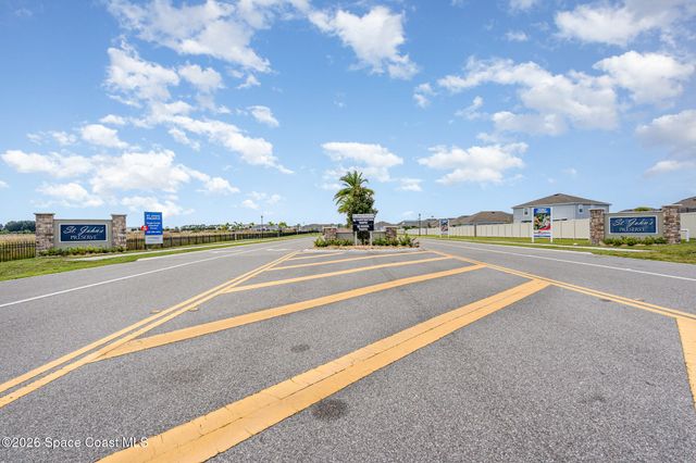 2352 Carrick Street NW, Palm Bay, FL 32907