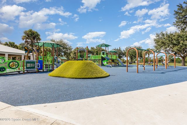 2352 Carrick Street NW, Palm Bay, FL 32907