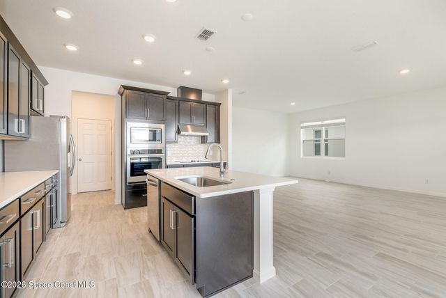 2352 Carrick Street NW, Palm Bay, FL 32907