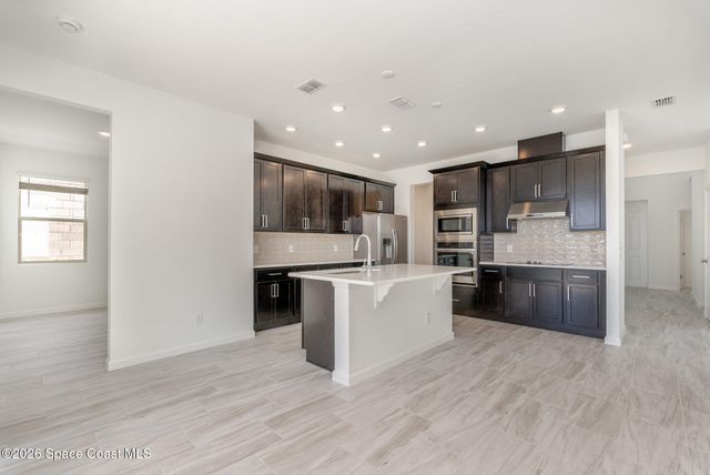 2352 Carrick Street NW, Palm Bay, FL 32907