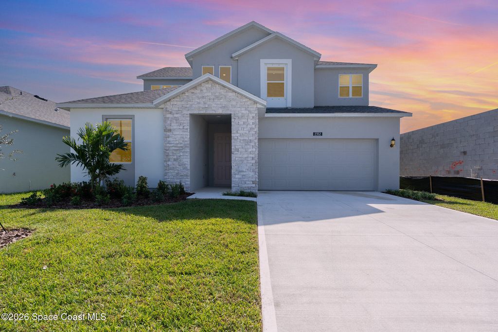 2352 Carrick Street NW, Palm Bay, FL 32907