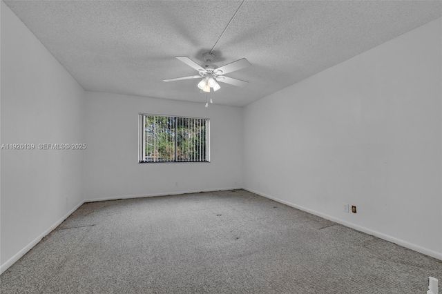 302 Lakeview Dr 105, Weston, FL 33326